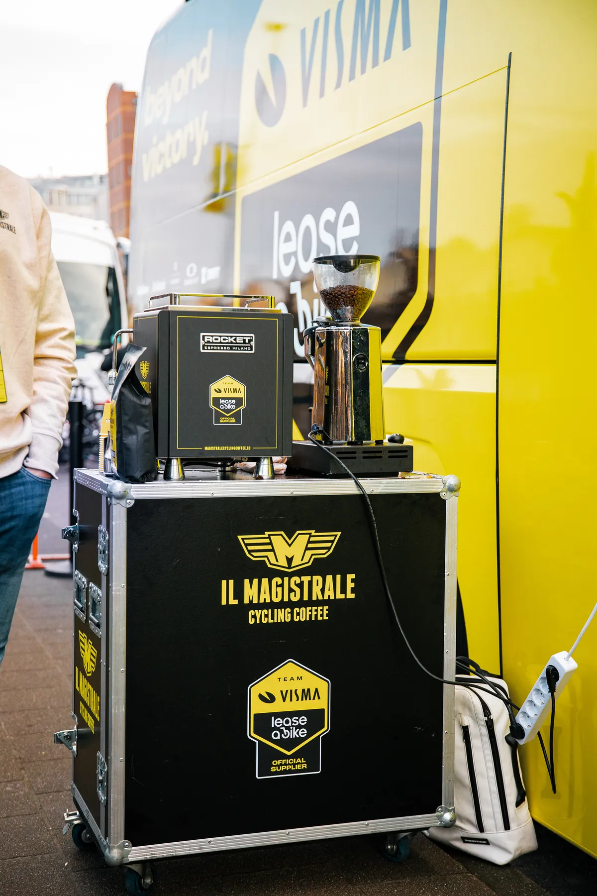 Il Magistrale koffiecart bij de bus van Visma | Lease a Bike