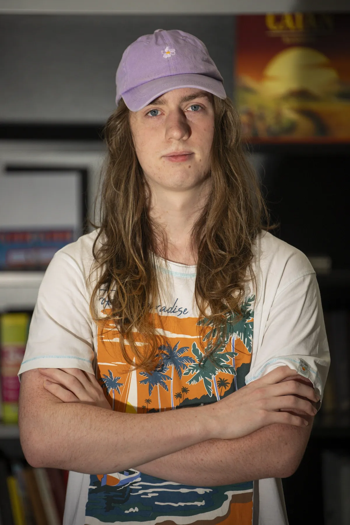 Portret van Liam van den Bout met gekruiste armen